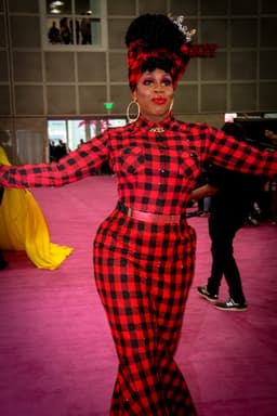 Monet X Change